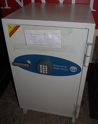 Lot 1164 - A contemporary Datacombi 2500 series...