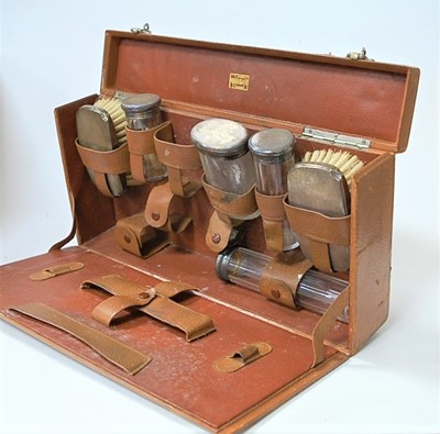 Lot 261 - An early 20th century gent's fitted travelling...