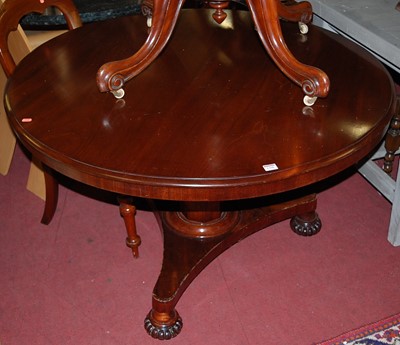 Lot 1308 - A William IV mahogany circular tilt-top...