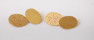 Lot 335 - A pair of 9ct gold engraved gent's cufflinks,...