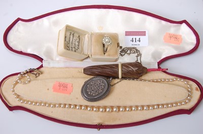 Lot 414 - Mixed lot, to include gilt metal paste set...