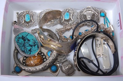 Lot 413 - Assorted white metal and silver costume...
