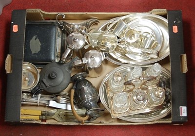 Lot 276 - A box of miscellaneous metalware, to include...