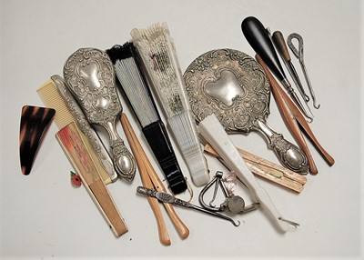 Lot 328 - A collection of miscellaneous items, to...