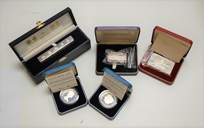 Lot 487 - A modern silver paperweight, of rectangular...
