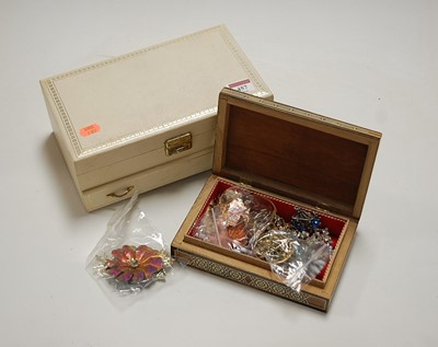 Lot 457 - An Indian jewellery box and contents, to...