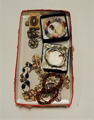 Lot 468 - A small collection of assorted costume...