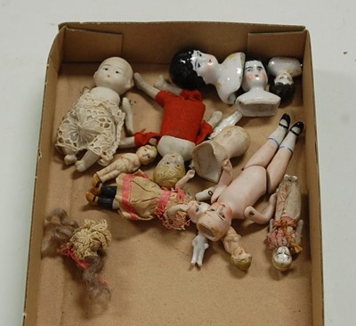 Lot 536 - A small collection of assorted bisque...