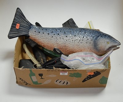Lot 542 - A box of miscellaneous items, to include a...