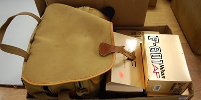 Lot 568 - A box of assorted cameras and equipment, to...