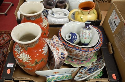 Lot 570 - A box of miscellaneous china, to include a...