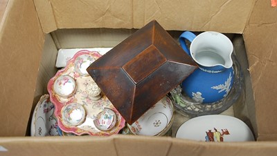 Lot 573 - A box of miscellaneous items to include a...
