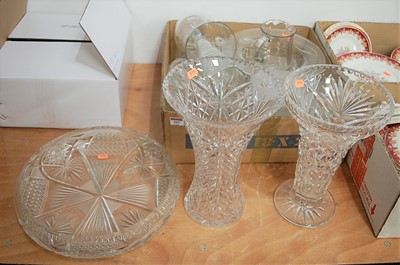 Lot 597 - A collection of miscellaneous glassware, to...