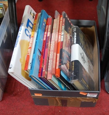 Lot 610 - A box of miscellaneous childrens annuals, to...