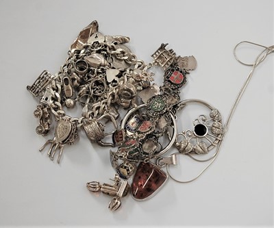 Lot 435 - Assorted silver and white metal costume...