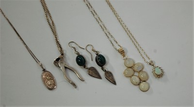 Lot 446 - Assorted white metal and silver neck chains,...