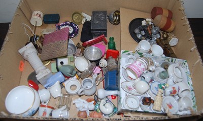 Lot 1513 - A collection of dolls house furniture and...