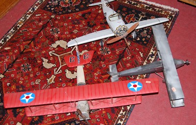 Lot 1534 - Three various large-scale static display model...