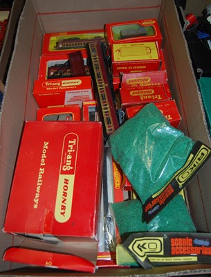 Lot 1536 - A collection of boxed and loose Triang, Hornby...