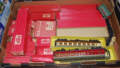 Lot 1543 - One box containing a quantity of Hornby 00...