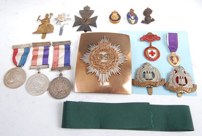 Lot 72 - A collection of miscellaneous militaria to include