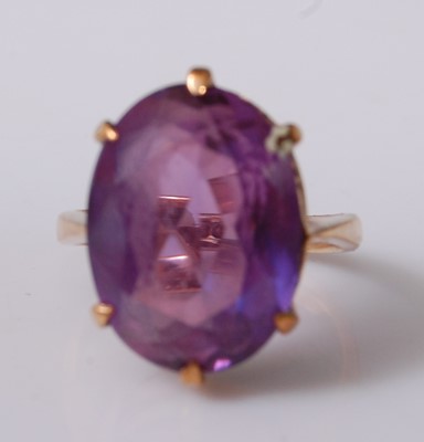 Lot 2501 - A 9ct yellow gold and synthetic purple...
