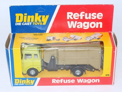 Lot 1960 - A Dinky Toys No. 978 refuse wagon comprising...