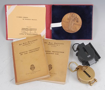 Lot 25 - A collection of miscellaneous items to include