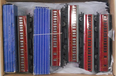 Lot 597 - Eighteen Hornby Dublo tinplate suburban...