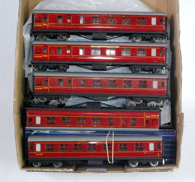 Lot 604 - Nine Hornby Dublo D22 tinplate maroon coaches:...
