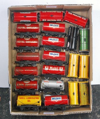 Lot 605 - 23 Hornby Dublo tank wagons including Royal...