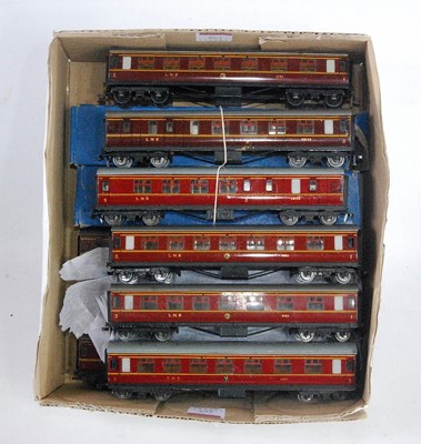 Lot 607 - Eight Hornby Dublo D3 LMS tinplate coaches; 4...