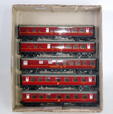 Lot 641 - Five Hornby Dublo Super Detail maroon coaches:...