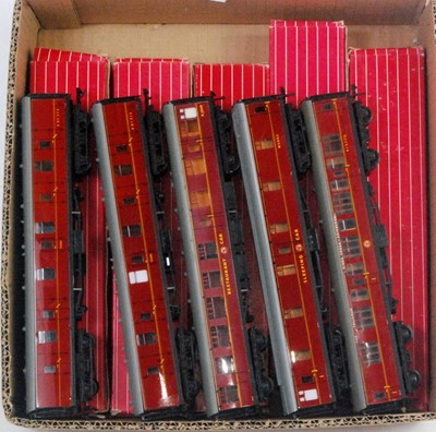 Lot 662 - Five Hornby Dublo Super Detail maroon coaches:...