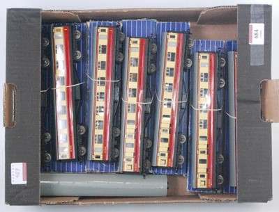 Lot 684 - Eight Hornby Dublo D12 maroon and cream...
