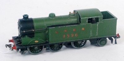 Lot 693 - EDL7 Hornby Dublo 0-6-2 tank loco, shaded LNER...
