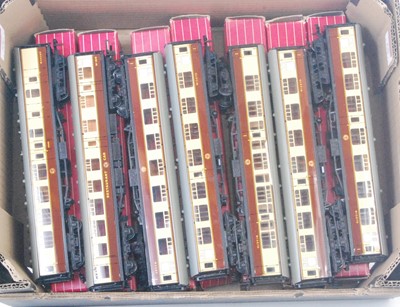 Lot 696 - Seven Hornby Dublo Super Detail BR(W) brown...