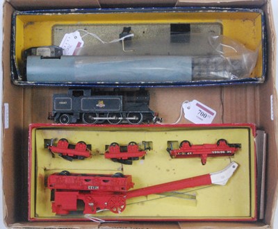 Lot 700 - Three Hornby Dublo items: 4620 breakdown crane,...