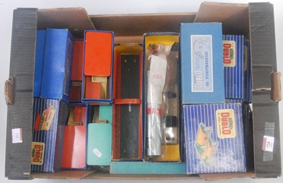 Lot 728 - Large tray Hornby Dublo D1 buildings: 7 level...