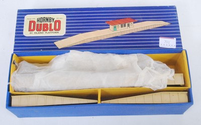 Lot 755 - Hornby Dublo D1 Island Platform (E) picture (BE)