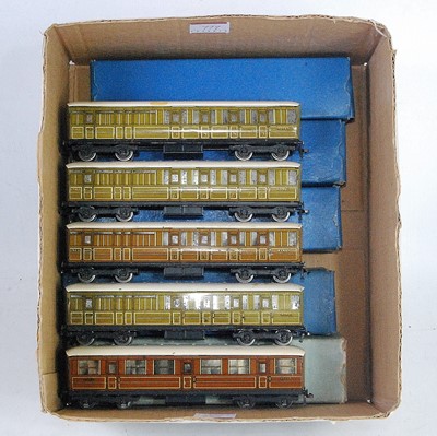 Lot 779 - Five Hornby Dublo D1 Gresley teak coaches: 4x...