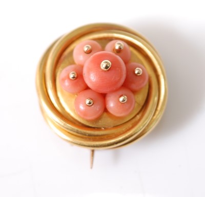 Lot 2566 - A yellow metal circular coral memorial brooch,...