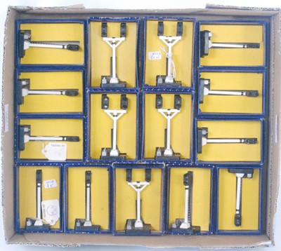 Lot 797 - Hornby Dublo colour light signals 5x single...