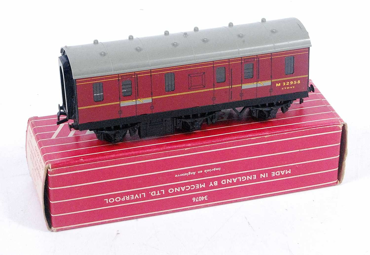 Lot 808 - 4076 Hornby Dublo 6-wheeled passenger brake...