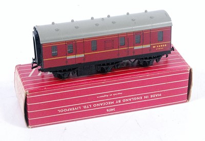 Lot 808 - 4076 Hornby Dublo 6-wheeled passenger brake...
