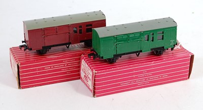 Lot 841 - Two Hornby Dublo Super Detail horse boxes each...