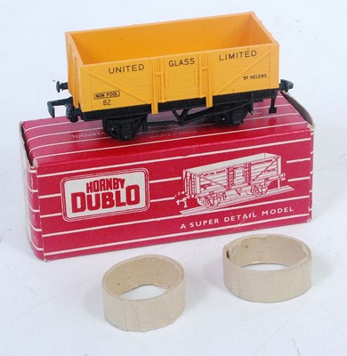 Lot 844 - Hornby Dublo rare version UG sand wagon...