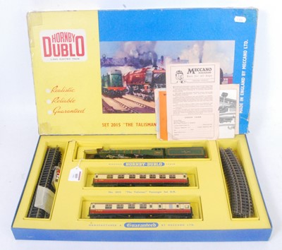 Lot 889 - 2015 Hornby Dublo 2-rail 'The Talisman'...