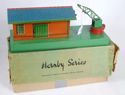 Lot 214 - 1933-4 Hornby goods platform 2E, green...