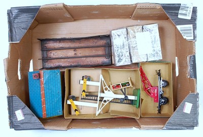 Lot 217 - 1935-9 Hornby signal cabin No. 2 blue square...